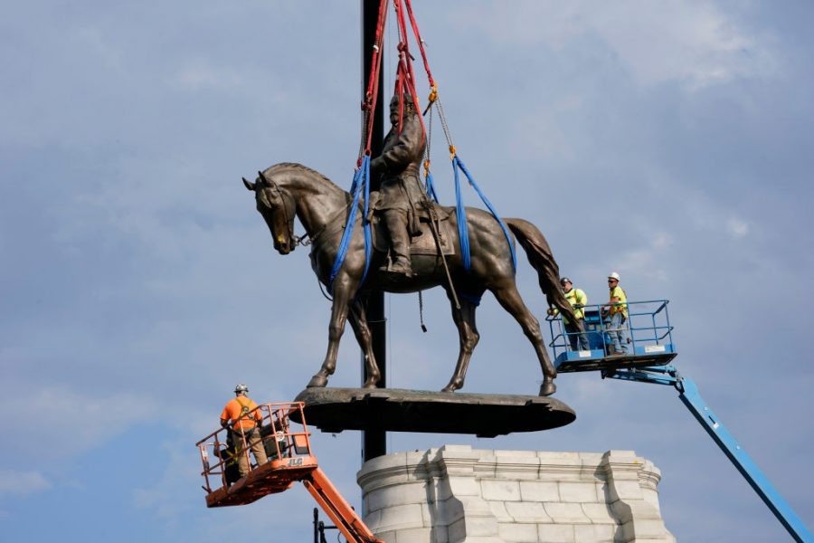 RICHMOND%2C+VIRGINIA+-+SEPTEMBER+08%3A+Crews+remove+a+statue+of+Confederate+General+Robert+E.+Lee+on+Monument+Avenue%2C+September+8%2C+2021+in+Richmond%2C+Virginia.+The+Commonwealth+of+Virginia+is+removing+the+largest+Confederate+statue+remaining+in+the+U.S.+following+authorization+by+all+three+branches+of+state+government%2C+including+a+unanimous+decision+by+the+Supreme+Court+of+Virginia.+%28Photo+by+Steve+Helber+-+Pool%2FGetty+Images%29